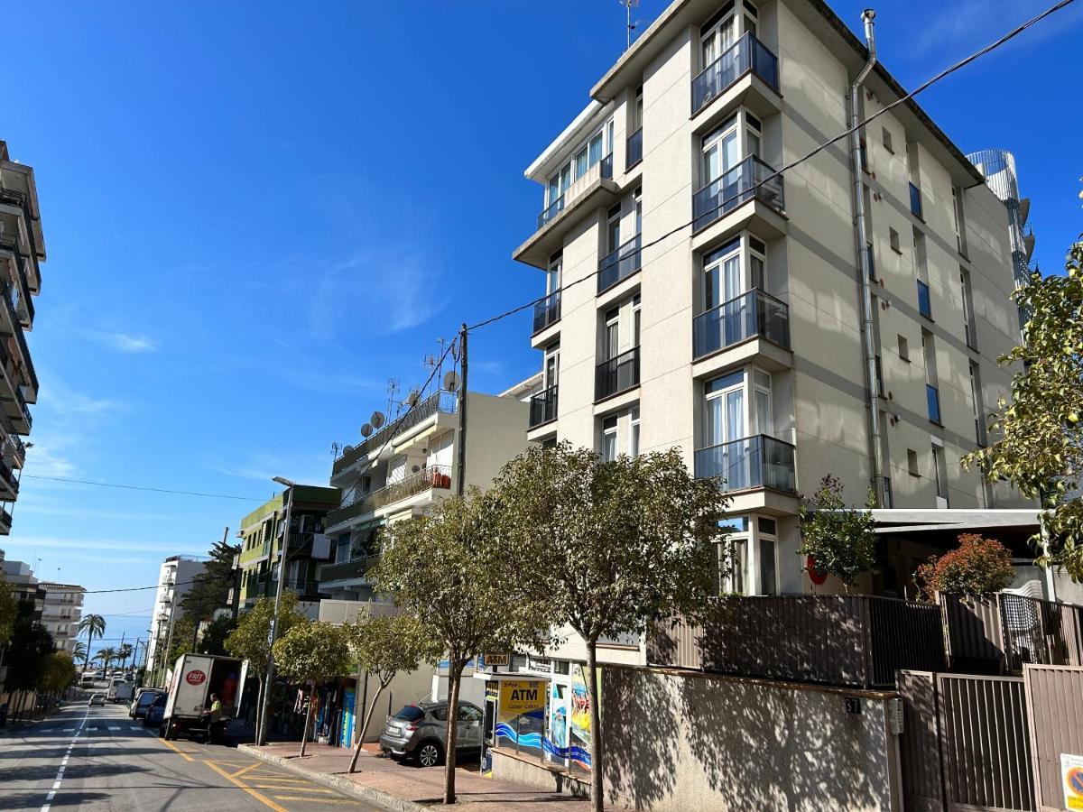 Apartaments Superiors Mtb Only Couples Льорет-де-Мар Экстерьер фото