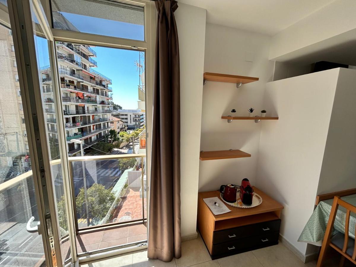 Apartaments Superiors Mtb Only Couples Льорет-де-Мар Экстерьер фото