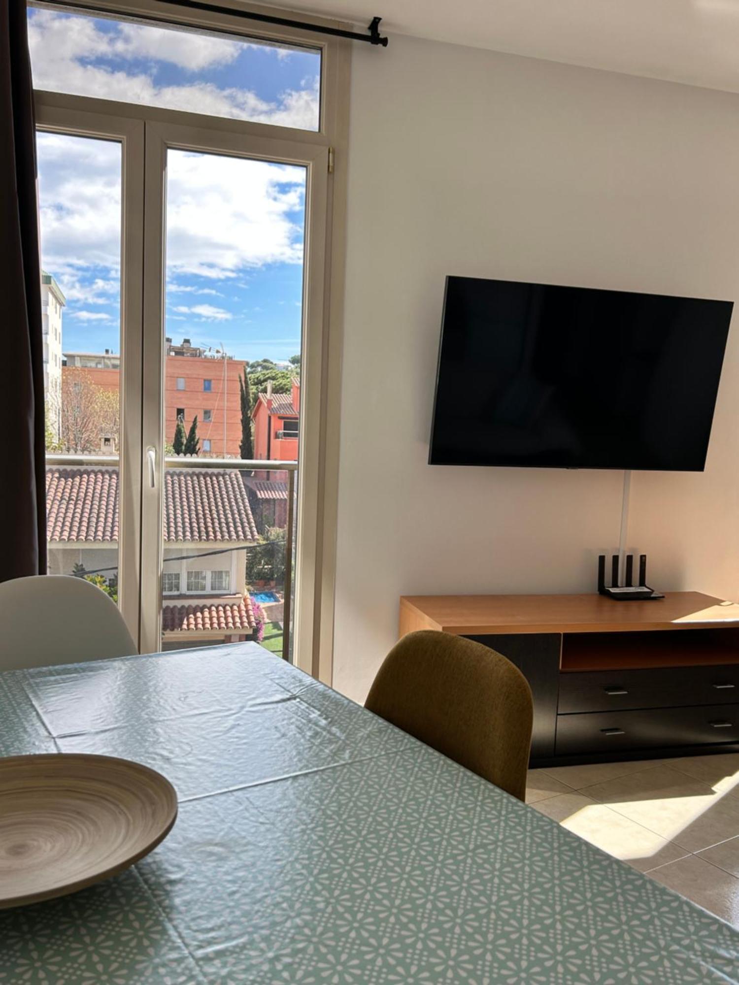 Apartaments Superiors Mtb Only Couples Льорет-де-Мар Экстерьер фото